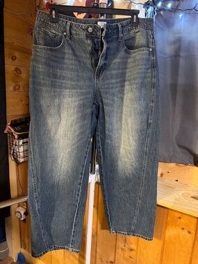 Time and Tru Women's Blue Washed Straight Leg Jeans